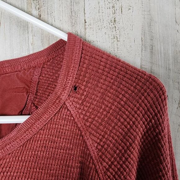 Lucky Brand Henley Top Rustic Red Size Medium - Picture 10 of 10